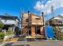 前面道路は広く、駐車がしやすいです。駐車スペース2台分ございます。
