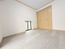 今からここを誰のお部屋にしようか、そんな洋室。1階の大きさは4.5帖です。
