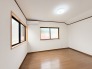 今からここを誰のお部屋にしようか、そんな洋室。大きさは6帖です。北西角部屋
