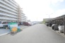 周囲との距離感に適度なゆとりがあり、穏やかな空気が流れる敷地です
