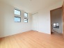 今からここを誰のお部屋にしようか、そんな洋室。大きさは6.1帖です。
