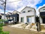 落ち着いた色調の外観が街並みに溶け込み、心地よい日常の暮らしを予感させる洗練された佇まいです
