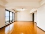 夕食の時間。家族、友人、両親、親戚との会話がより料理を美味しくしてくれる。あっという間に時間が過ぎてしまう居心地の良さは、普段はほっとする空間としてここにあります。
