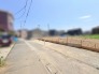 空が広く感じられる開放的な環境で、新しい暮らしの構想をゆったりと描ける敷地です。