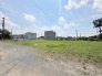 空を広く見渡せる開放的な環境で、日々の暮らしに心地よいゆとりと落ち着きをもたらす広大な敷地です。