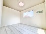 新築の木の匂いのする室内。写真では伝わらないので、ぜひ現地でお確かめください。
