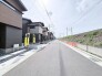 整然と並ぶ建物が落ち着いた街並みを形成し、穏やかな時間の流れを感じさせる心地よい住環境です。