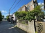 現地敷地前面道路、南側から北側をみたところです。