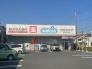 近くにはドラッグストアもあります。