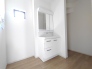 清潔感のあるホワイトを基調とした洗面スペース