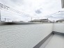 白壁が広がる、広々とした空間で穏やかなひとときを。