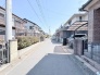 整然と並ぶ街並みが、穏やかな日常を予感させます