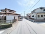 静かな街並みに佇む、穏やかな住まい。