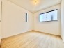 余計な装飾を削ぎ落としたシンプルな空間は、住まう人の個性を引き立て、心穏やかなひとときを約束します。