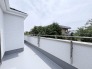 心地よい風と視界の抜けを感じられる、開放感にあふれたゆとりのある空間が広がります。
