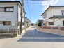 幹線道路から１本入った現地は、想像以上に静かに感じられます。
