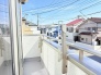 日当り良好で洗濯物もカラッと乾きそうなバルコニーです