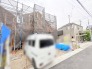 幹線道路から１本入った現地は、想像以上に静かに感じられます。
