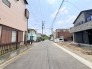 駐車が苦手な方にも嬉しい、前面６ｍ道路に面した住まい。
