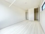 余計な装飾を削ぎ落としたシンプルな空間は、自分らしい彩りを添えるキャンバスのような心地よさがあります。