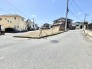 広々とした空の下、穏やかな暮らしが広がる街並み。