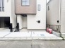 洗練された外観デザインが日々の暮らしに調和し、街並みの中に自然と溶け込む落ち着いた佇まいです。