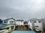 あたり一帯に住宅が広がる立地、低層住居専用地域ならでは。
