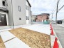 すっきりとした外観にゆとりある敷地が広がり、日々の暮らしに心地よい開放感をもたらしてくれます。