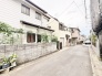 静かな街並みに溶け込む、穏やかな時間が流れる落ち着いた住環境です。
