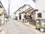 穏やかな空気が流れる住宅街に佇み、日々の暮らしに静かな安らぎをもたらす心地よい住環境です。