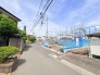 車の通りも少ない閑静な住宅地。子育てにも、第二の人生にも。
