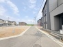 空が広く感じられる開放的な街並みで、新しい暮らしの始まりを静かに予感させる場所です。