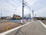 車通りの少ない住宅街に立地してます。
