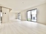 住まい全体に統一感のある洗練された空気感が漂い、日々の暮らしに心地よいゆとりを生み出す開放的な空間です。