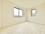住まう人の個性を映し出す、余白の美しさを大切にしたシンプルな空間が広がります。