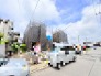 新しい暮らしの始まりを感じさせる、静かで落ち着いた佇まいの建築現場です。