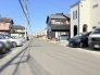 前面道路はゆとりある幅員６メートルの公道です。