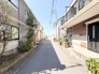 穏やかな日差しが心地よく、静かな時間が流れる街並み
