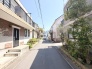 日差しが爽やかに広がる、穏やかな住宅街。