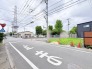周辺環境と調和したフラットな区画が広がり、これからの暮らしを自由に描き出せる穏やかな住環境です。