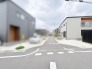 整然と建物が並ぶ落ち着いた住宅街で、日々の暮らしに穏やかな安らぎを感じられる住環境が整っています。