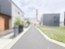 閑静な住宅街の一角にあり、落ち着いた空気感に包まれた暮らしを予感させる穏やかな佇まい。