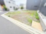 周囲の落ち着いた環境に溶け込み、日々の暮らしに自由な発想を描けるゆとりある空間が広がっています。