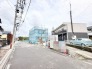 新しい暮らしの基盤となる、穏やかな空気が流れる住環境の整った立地です。