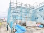 完成に向けて着実に歩みを進める建物の姿から、新しい暮らしへの期待が高まります。
