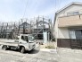 新しい暮らしの形がゆっくりと丁寧に形作られていく、建設現場の穏やかな風景。