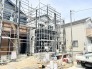 新しい暮らしへの期待が高まる、丁寧に形作られていく住まいの様子です。