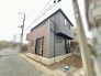 洗練された外観デザインが街並みに調和する落ち着いた佇まいの住まいです