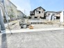 広がる空の下、未来の住まいが形を成していく場所。