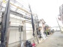 大切に手を入れ、より良質な住まいへと生まれ変わる過程を感じさせる落ち着いた外観です。